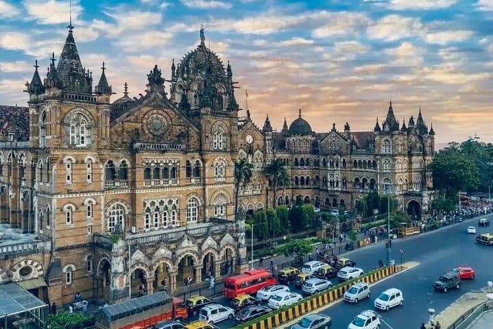 Chhatrapati Shivaji Maharaj Terminus and the evening traffic at dusk